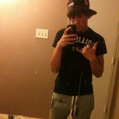 Profile Picture of Jake Rowlett (@Jakeyypoo5) on Twitter