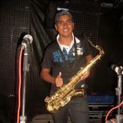 sou clarinetista, participo do blogger conhecimento linux..sou calmo e muito divertido :-)