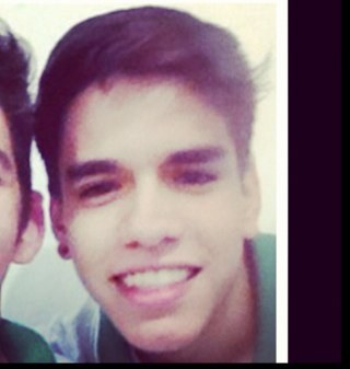 N ame pela beleza,pois ela acaba.N ame por admistração,pois pode se decepcionar.Ame apenas,pois um amor se explicação nunca acaba.