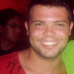 Estudante de psicologia. Em um relacionamento sério com os meus propósitos e objetivos. Amante da felicidade e dos sabores da vida. Apaixonado pelo amor de Deus