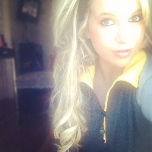 brookesmithhh's profile picture. PINK makes the world go round