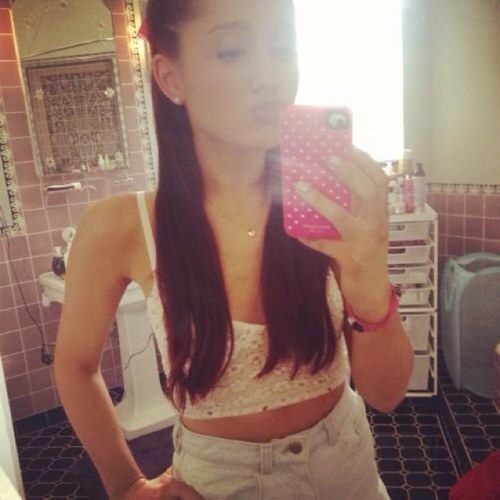 I love Ariana Grande, Colleen Ballinger & Beatrice Miller!♡ Have been having glitches in my other account @Ariana12769126 Follow me Ariana, Beatrice & Colleen?♡