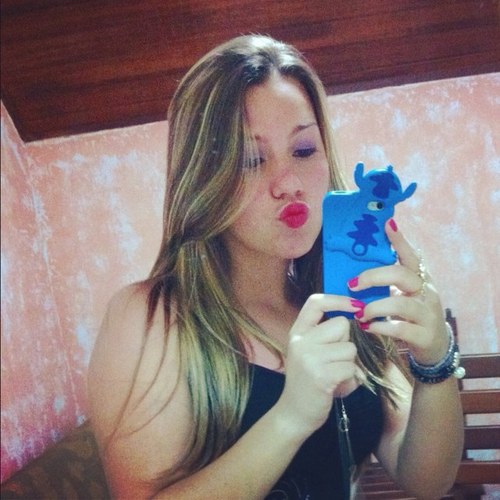 ''O que não me acrescenta,só me deixa mais forte.''