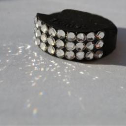 Beautiful hand-crafted Swarovski crystal mutes for string instruments. Available for violins, violas, cellos and double basses!  
All colours and patterns!