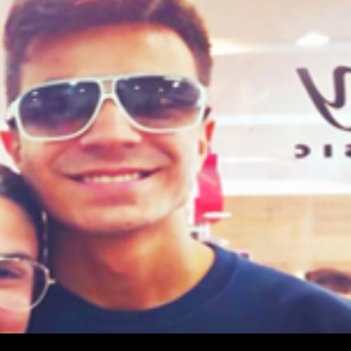 Até o infinito fica pequeno quando se trata do que eu sinto por você, Lutando por um sorriso desde 29 de janeiro de 2011. (@miih_mognon ).