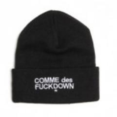COMME des FUCKDOWN ♥ mutsen, ♥ snapbacks, en ♥ kleding webshop.