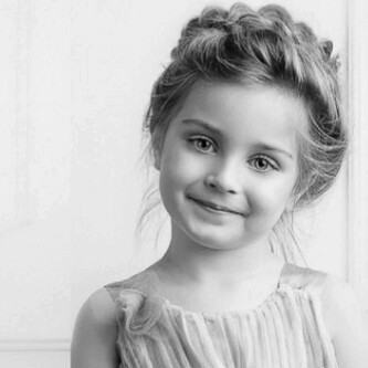 aya__11's profile picture. من مواليد 1994 , أحب قراءة الخواطر ولكن لا أؤلف الكثير , أطمح لتحقيق ما أريده , فكاهية في بعض الأحيان , أحب الهدوء , لا أحب المشاركة في أي شيء , هذه أنا باختصار