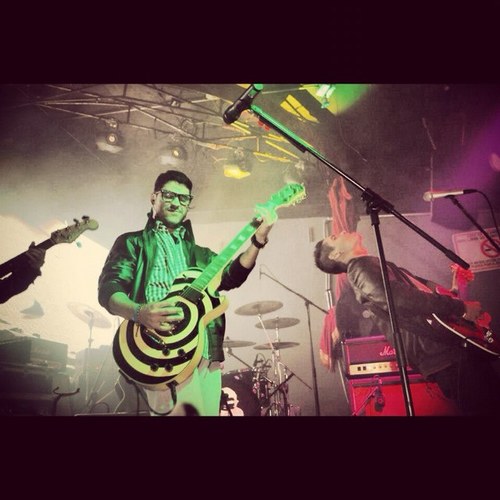 Cantante, productor, guitarrista y baterista apasionado de la música