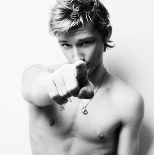 Im Scorpius Lucius Malfoy but you can call me Scorp..Im a crazy teenage boy with horny thoughts..#BI Slyterin||Pure blood||17+||Multi-RP||