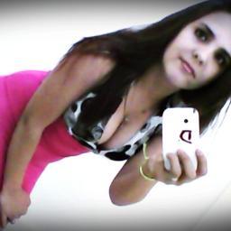 dispensa os playboys só pra ficar com o maloqueiro, as amigas criticam e ela nem liga mais,ligou um FODA-SE pro mundo♫
http://t.co/zatI9EEB”