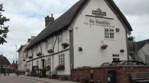 Traditional thatched family run inn with ensuite accommodation, great food, sunday carvery and award winning Cask Ales. Pub games and regular entertainment.