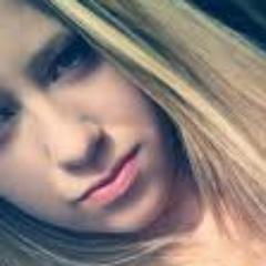 je leest mn bio, druk dan gelijk ook op de follow knop, dan word hij blauw :D