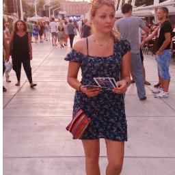 lerc100's profile picture. female, teacher, cat fanatic, family orientated, singer