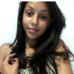 Menina tímida, tem vergonha de tudo. Com os amigos, ela é a pessoa mais boba do mundo. Quando gosta de alguém, é insegura. É ciumenta até demais. Sigo de volta.