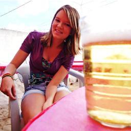 16 anos , amiga,legal,chata ,metida,brigona e muito alegre sou eu 3