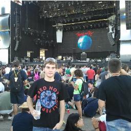 Mike Oldfield mi dios, el cine y el grunge mi pasión. El mundo se divide en dos categorias, los que tienen el revolver cargado y los que cavan. Tu, cavas!