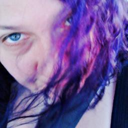 mujer, cantante, poeta, madre, médica, sexóloga, feminista, proyectista, política, humana...