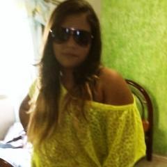 13 anos,mineira,feliz,capricorniana,ciumenta,verdadeira,amiga,amo minha familia,meus cachorros e gatos,minha bff @isa_lyrio. Amo o  @crisefeitos *-*