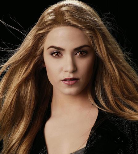 Supuesta melliza de Jasper. Cuñada de Bella y tía de Renesmee. Ágil y tenaz, capaz de cazar sin dejar ni una sola pista.