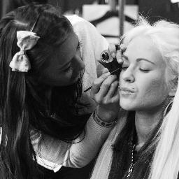 The False eyelashes of Fashion Shows – Now online!