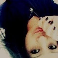 Sou Prísciliana,Prí para os amigos, sou maníaca por @linkinpark.
''After me, there shall be no more ♪ '' . Amiga,chata y ciumenta.