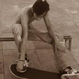 18 anos ..Ateu . Guitarra.Skate. Ôpa ! Perai,Caceta