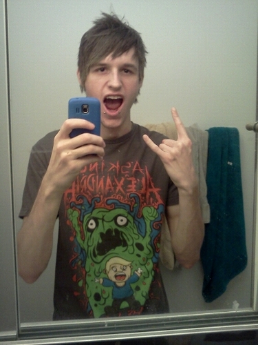 Hello earthlings I'm Chad. I have a amazing gf ily! soo i like music,Xbox,Food thats a few things add my gamertag metalhead51392 i play cod everyone follow me!!