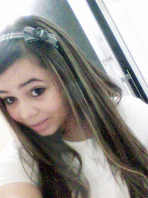 Mais uma em um milhão ;
Menina, estranha & fora do padrão. s2