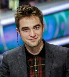 Enamorada de la sonrisa mas bonita del mundo, la de Robert. Feliz por Robsten. (L)