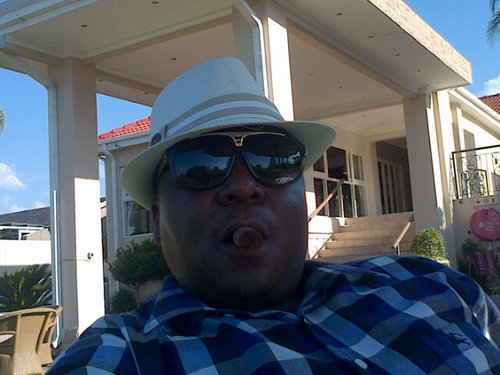 In the business of love, peace and hope as separate entities. Big on values and inspirational ppl . Small on airheads but forgive the lot. Live life now ! Live