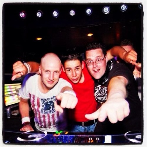 Sinds 2012 een klein bedrijf die zich probeert uit te bereiden naar een grote specialist in verhuur van onder andere:

Profecionele DJ's
Licht
Geluid
Beeld