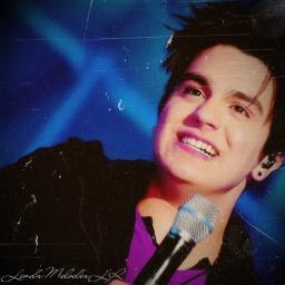 Amo tudo nele. Sou boba, estranha e enciumada. Mas sou fã, e nasci para amá-lo. ʚ @luansantana