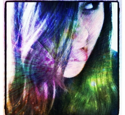 im a singer. i dance, i act, i write storys, i can rap a bit i love taken pics and yeee