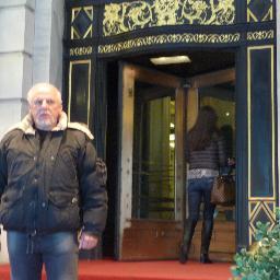 ARQUITETO FORMADO EM 1978 , E AGORA PRODUTOR E DISTRIBUIDOR DO AZEITE  ZOH  DE KALAMATA GRECIA
