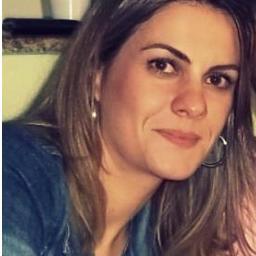 Não gosto de rótulos, mas alguns são necessários e/ou imputados como por exp. Cristã, mãe, solteira, 32 anos, sábia, inteligente, bonita, modesta e geminiana.!