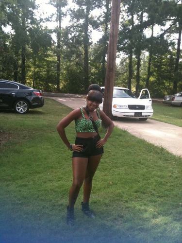 ii jus ' LOVE lifee , ! all ii DO is :)) , killinq ' em widf KiNDNESS !  #TeamCutiie..