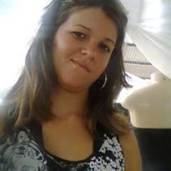 luana 19 anos amiga de todos um pessoa forte e que nao tem medo de erra olha sempre para frente