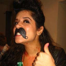 I am a magpie, keepin its beady little eye on shiny, pretty things. I love to eat nice things and make cakes and pies.