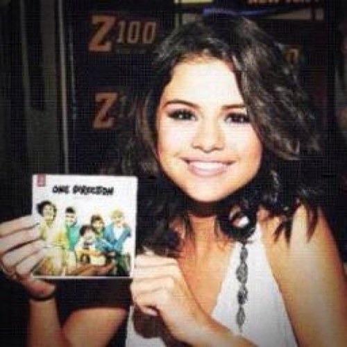 FOLLOW  @NhacHoran / @190mamacita  
Followed by: @RockMafiaArmy , @OliverLovato and @Cambio (Since: 12/19/11)