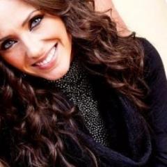 Me siento reflejada a Anahí, see lo que paso y hoy sigo con más fuerzas, solo por que esta ella con sus ganancias, su voz y su fuerza, LA AMO @anahi
