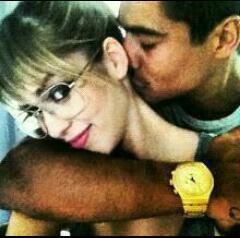 FC pq amo muito os dengos e Tbm Luar e chamel ;) 28/11/12