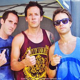 Twitter de divulgação do FC @spfactsbr É fã de Simple Plan? Então segue lá, projetos, noticias, games e muito mais!