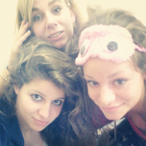 Age: 17. I'm from Paris! And Iwent for a year in the states and I just loved it !!!!!!!! wanna go back there !!