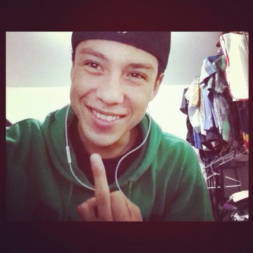 Hola soy un joven de costa rica tengo 15 años me gustar jugar futbool y etc. Ya se que esto no te importa pero sigueme Si quieres y sino quieres grax x leerlo