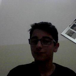 Gosto de futebol , de pizza, de jogar video game ,de sair. Não gosto de gente falsa