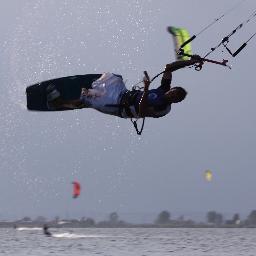 Escuela de kitesurf en España,Tarragona,Delta del Ebro.Somos un equipo de buenos amigos con un proyecto comun.