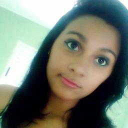 15 anos,geminiana; tímida;doida;bagunceira;são paulina ; complicada;amoroza; sensivel;amo desenho bob esponja ;nao vive sem musica xD . Ps: sei fazer miojo ;D