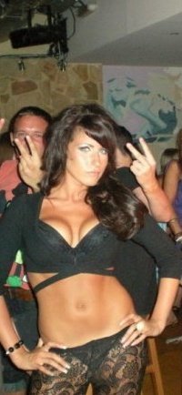 18, leicester, 
Follow me i like to party drink and tan
ibiza worker 2013 
#teamblackberry
#teamfollowback
#teamibiza