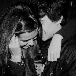 ReirEsPlacer's profile picture. Podría hacerte llorar, pero prefiero que sonrías. ¡Vamos, riéte! Que te alarga la vida JAJAJAJAJAJA. Follow me y no me sueltes.