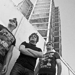 Indie/garage rock 3 piece
http://t.co/M2f79O8M
http://t.co/5VetjiKR
http://t.co/JCe8Xbml